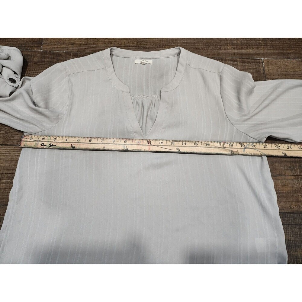 Maurices Relaxed Fit Light GRAY Blouse Size Medium Roll Sleeve Lightweight - Picture 6 of 6
